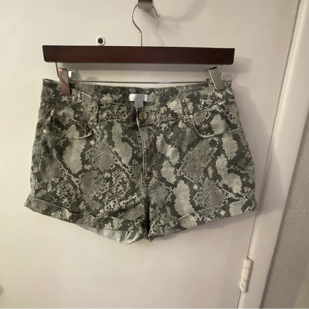 H&M Snakeskin Gray/White Print Shorts 10 Mobwife Boho Rocker Dopamine Punk Rave